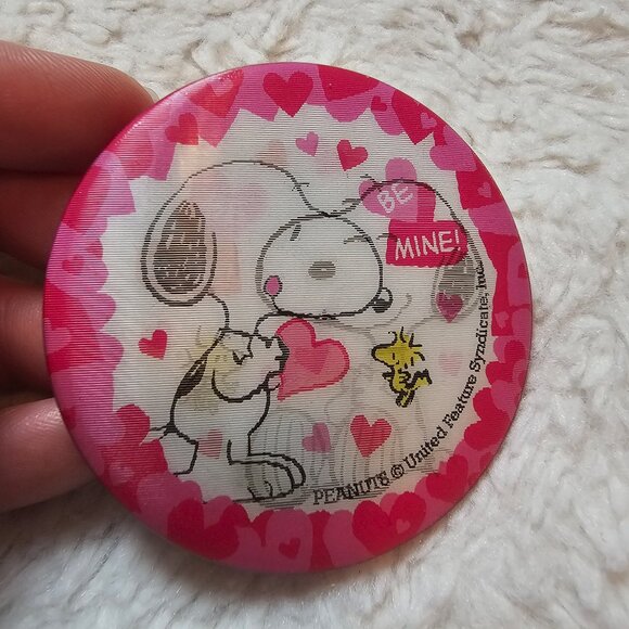 Peanuts Snoopy Woodstock Valentines Day Be Mine Lenticular Pinback Button - Picture 1 of 5